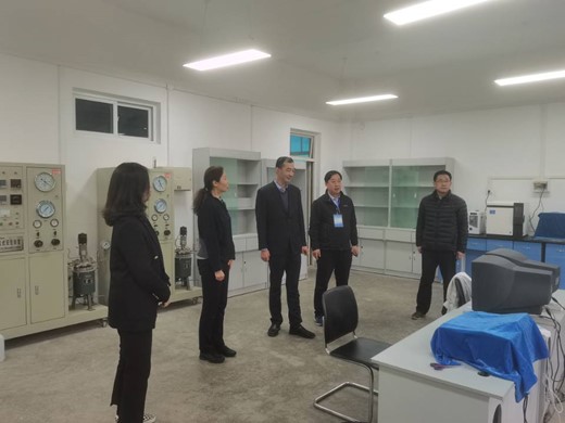陈光武副校长带队检查化工学院实验室